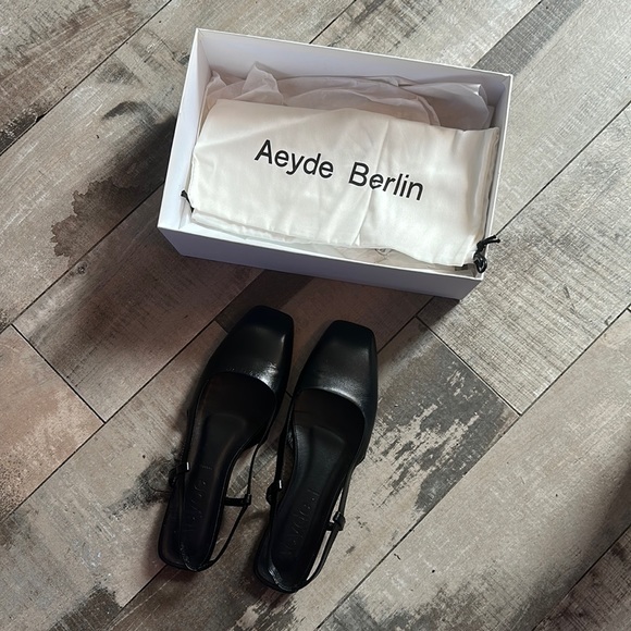 Aeyde Shoes - Aeyde April Nappa slingback leather flats, size 10